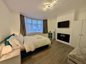 Stunning House With Parking in London